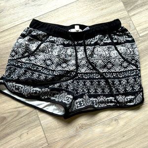 black and white drawstring shorts